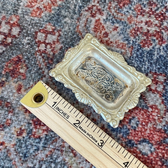 Vintage silver plated mini salt and pepper shakers - Picture 6 of 7